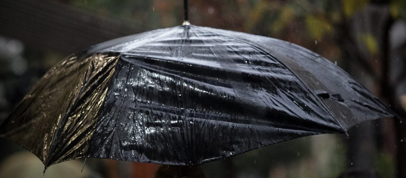 Καβάλα: Δυνατό μπουρίνι που συνοδεύτηκε με χαλάζι - Προκάλεσε ζημιές (βίντεο)